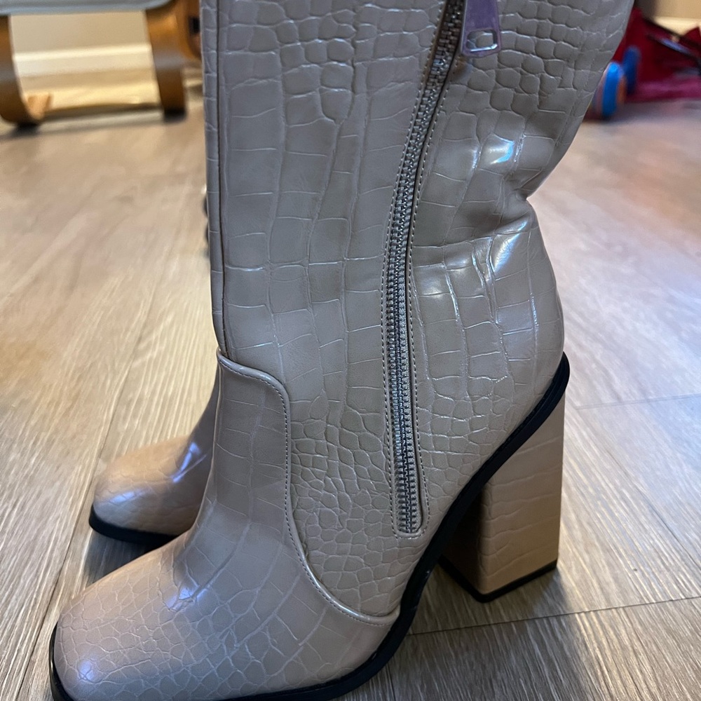 Elegant Beige Croc-Embossed Heeled Boots